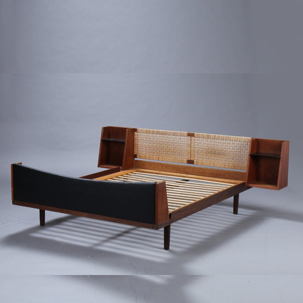 Hans J. Wegner 'GE701' Bed