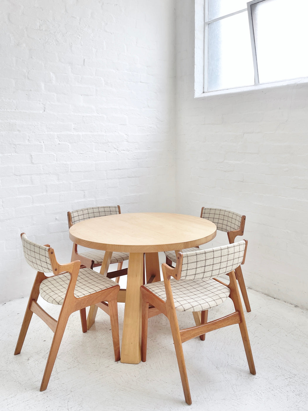 Jardan 'Flynn' Table