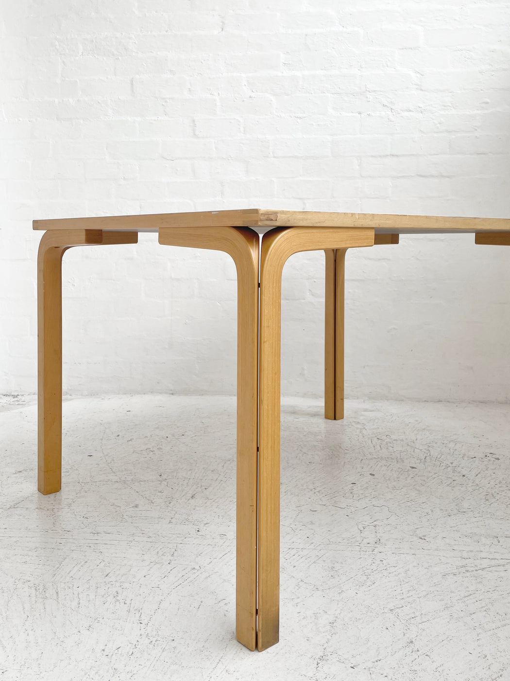 Farstrup Table
