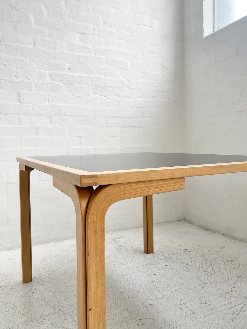 Farstrup Table