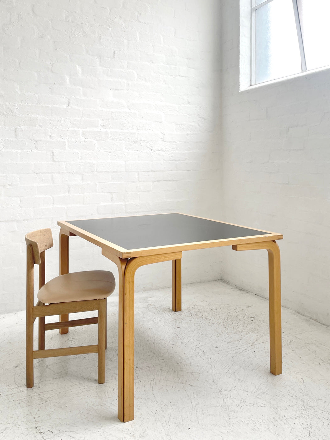 Farstrup Table