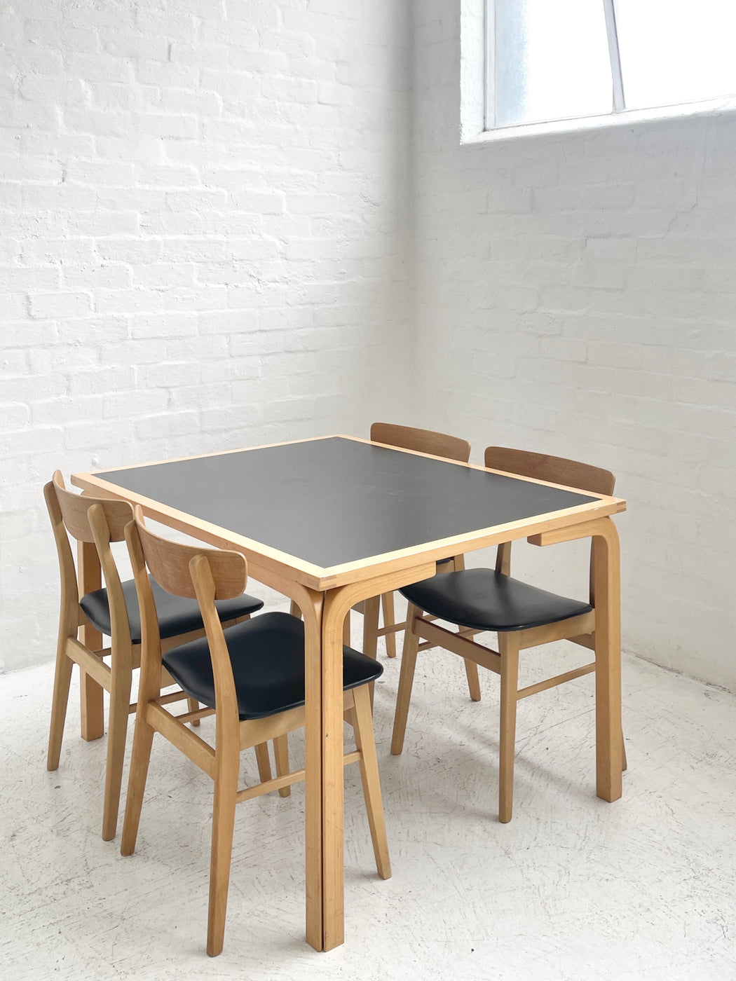 Farstrup Table