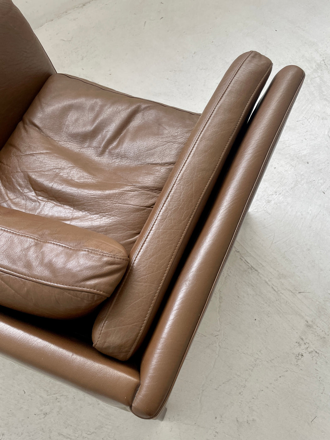 Stouby Leather Lounge Chair