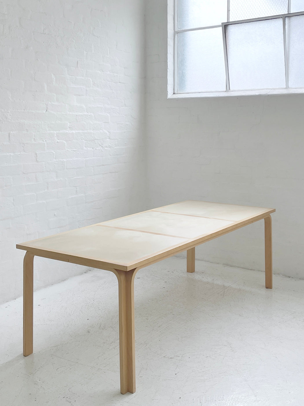 Large Thygesen & Sørensen Table