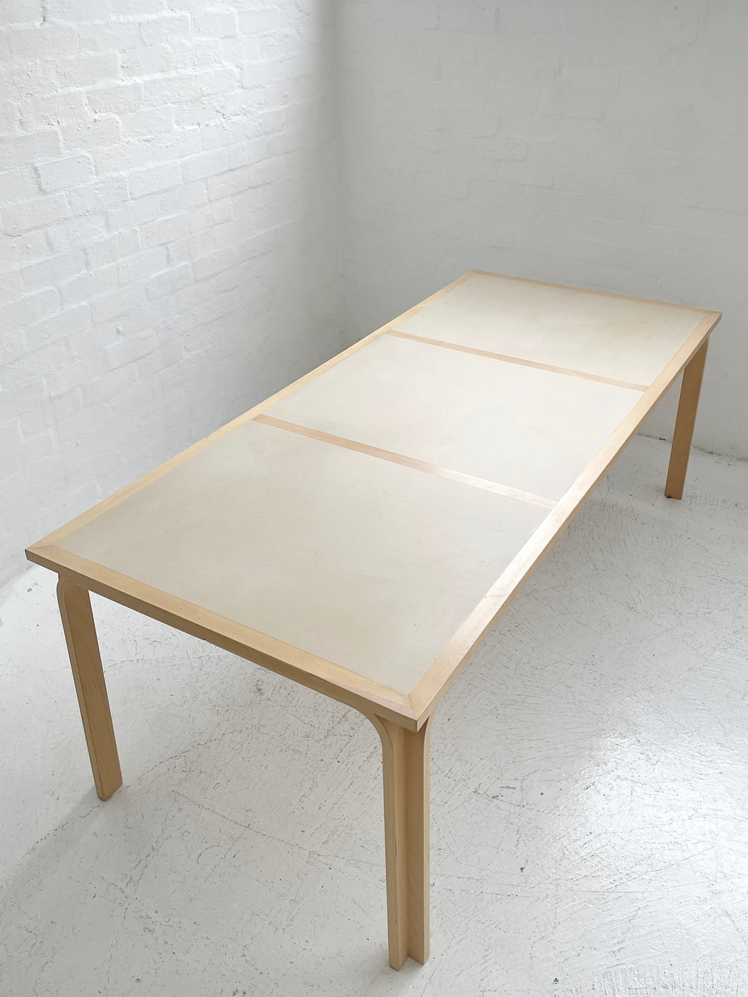 Large Thygesen & Sørensen Table