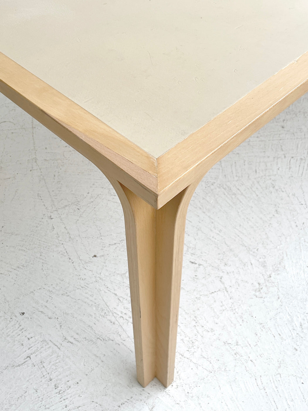 Large Thygesen & Sørensen Table