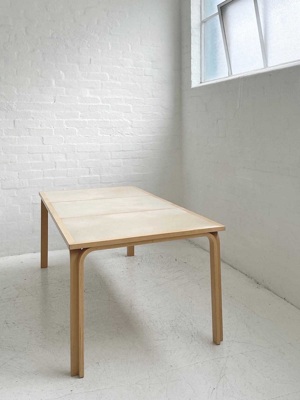Large Thygesen & Sørensen Table