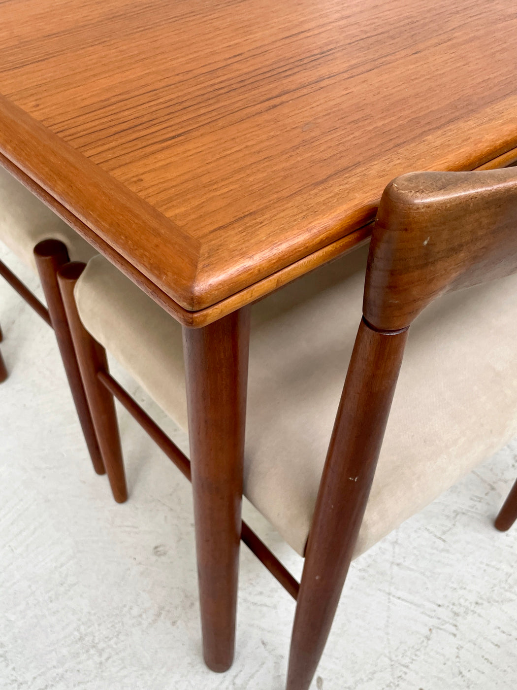 Willy Sigh Teak Extension Dining Table