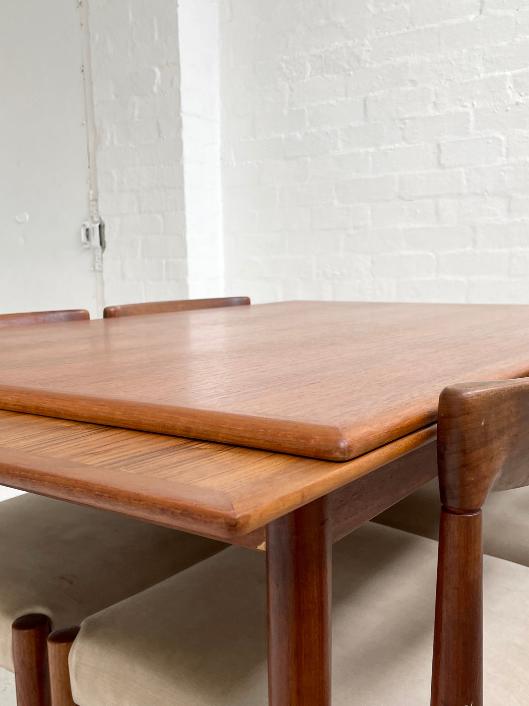 Willy Sigh Teak Extension Dining Table