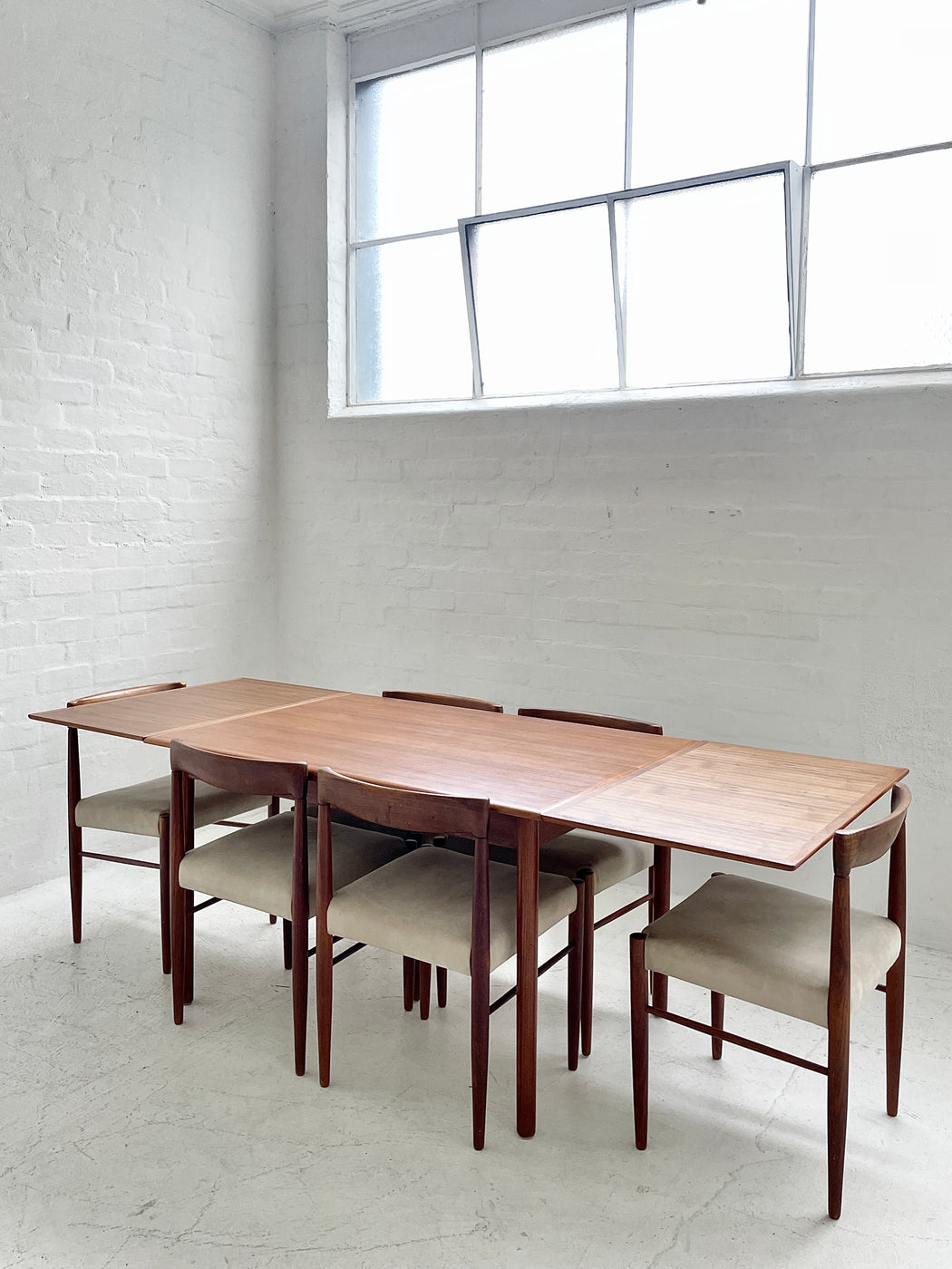 Willy Sigh Teak Extension Dining Table