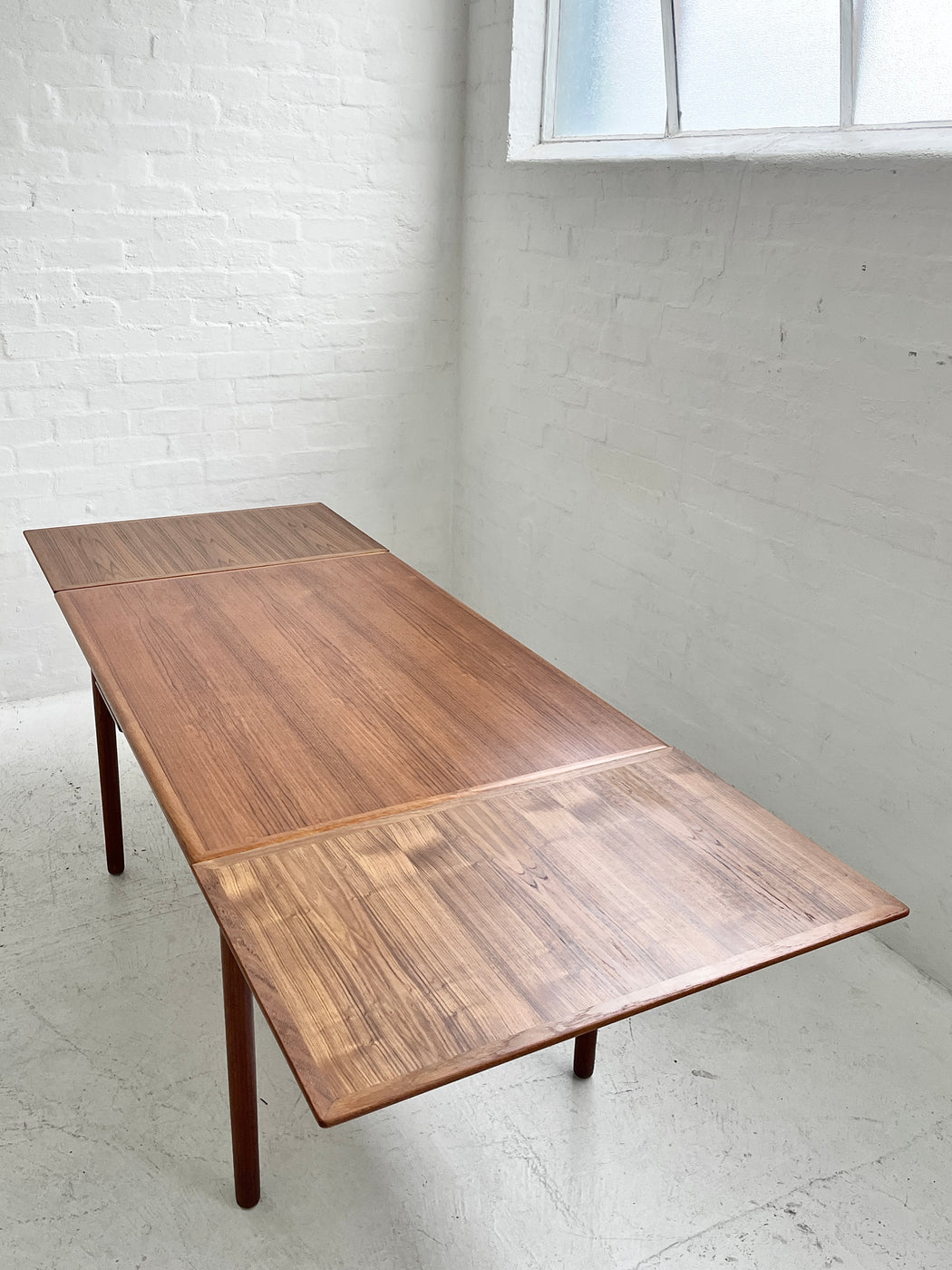 Willy Sigh Teak Extension Dining Table