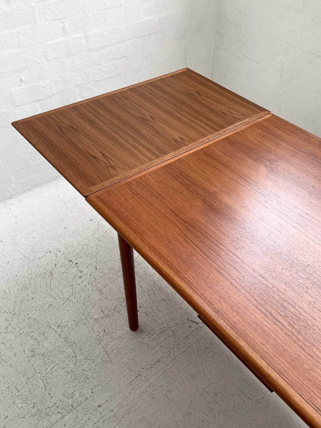 Willy Sigh Teak Extension Dining Table