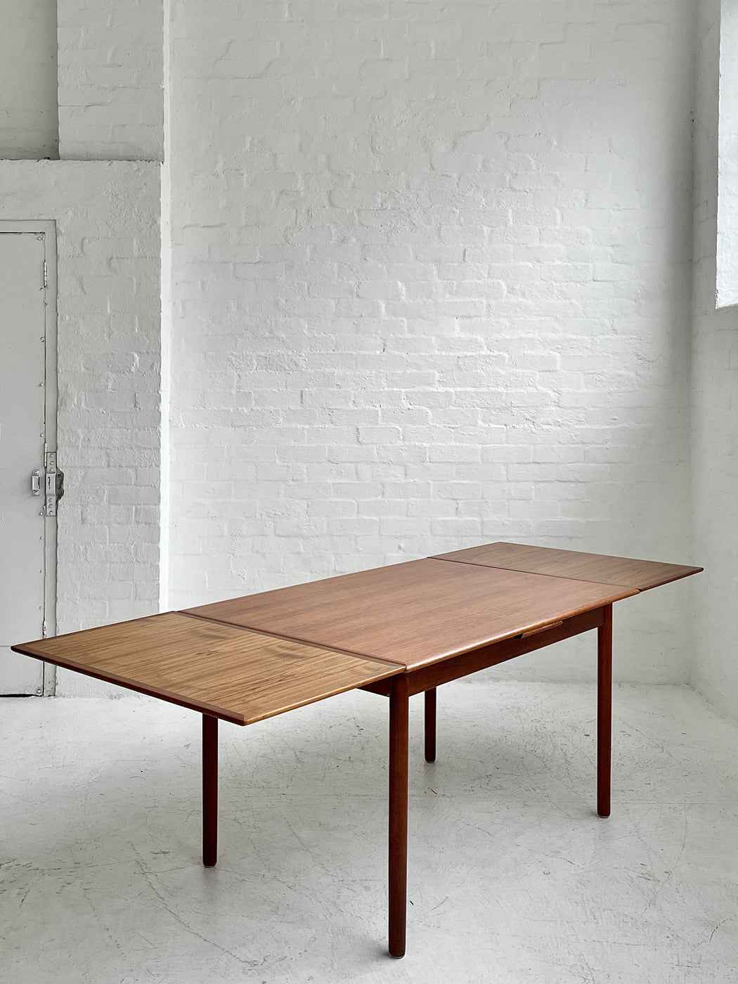 Willy Sigh Teak Extension Dining Table