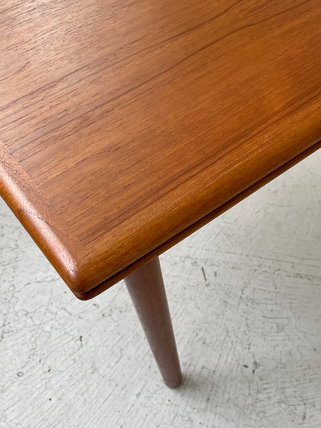 Willy Sigh Teak Extension Dining Table