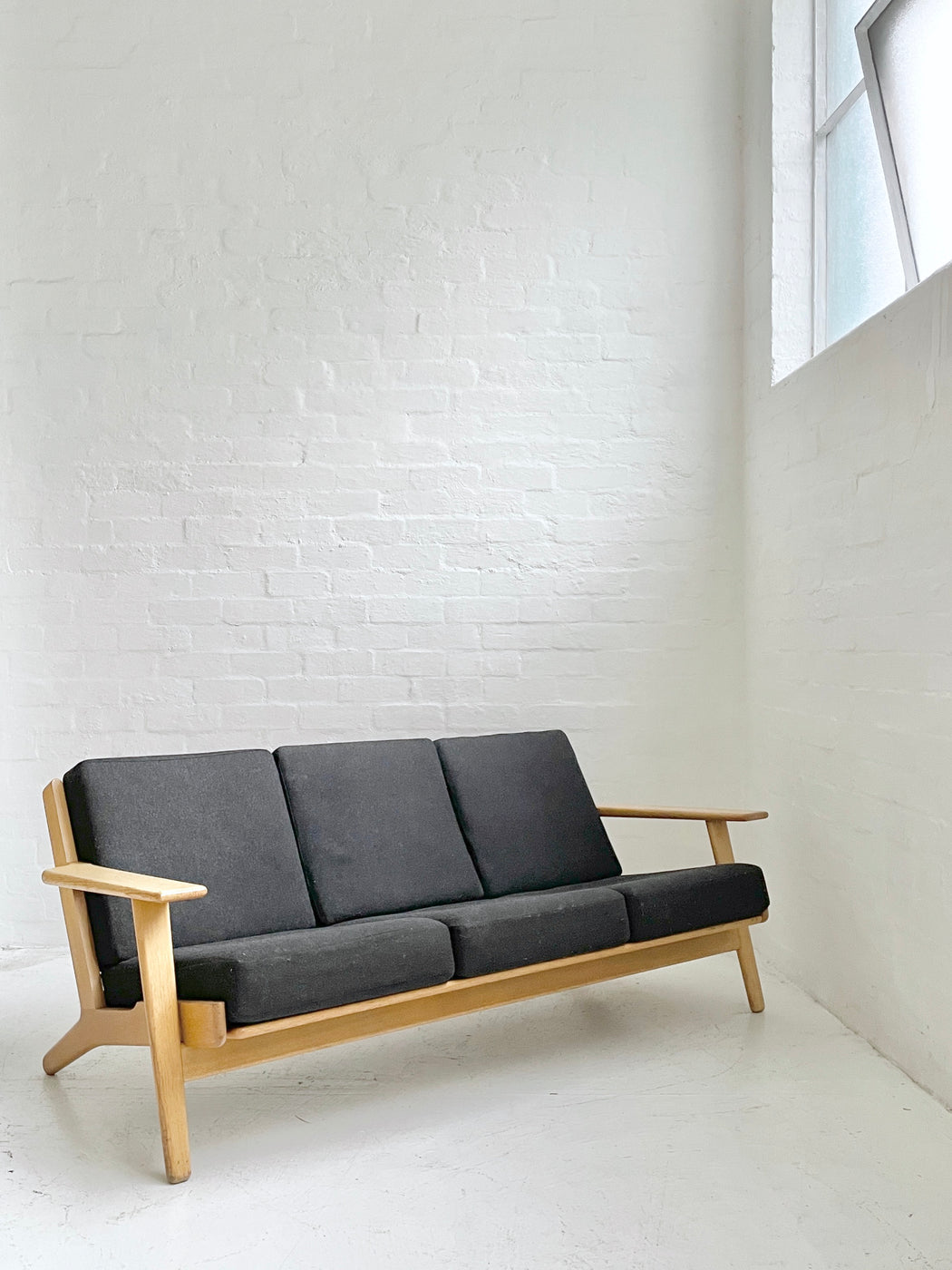 Hans J. Wegner GE290 'Plank' Sofa