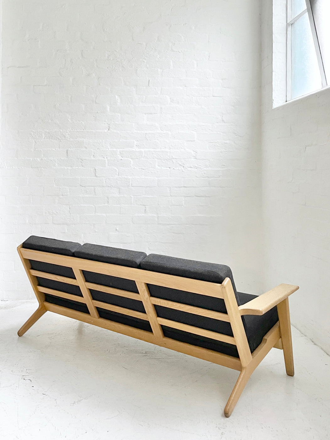 Hans J. Wegner GE290 'Plank' Sofa