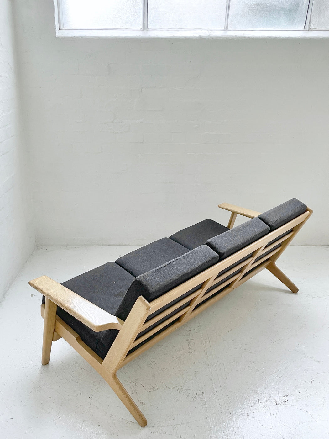 Hans J. Wegner GE290 'Plank' Sofa