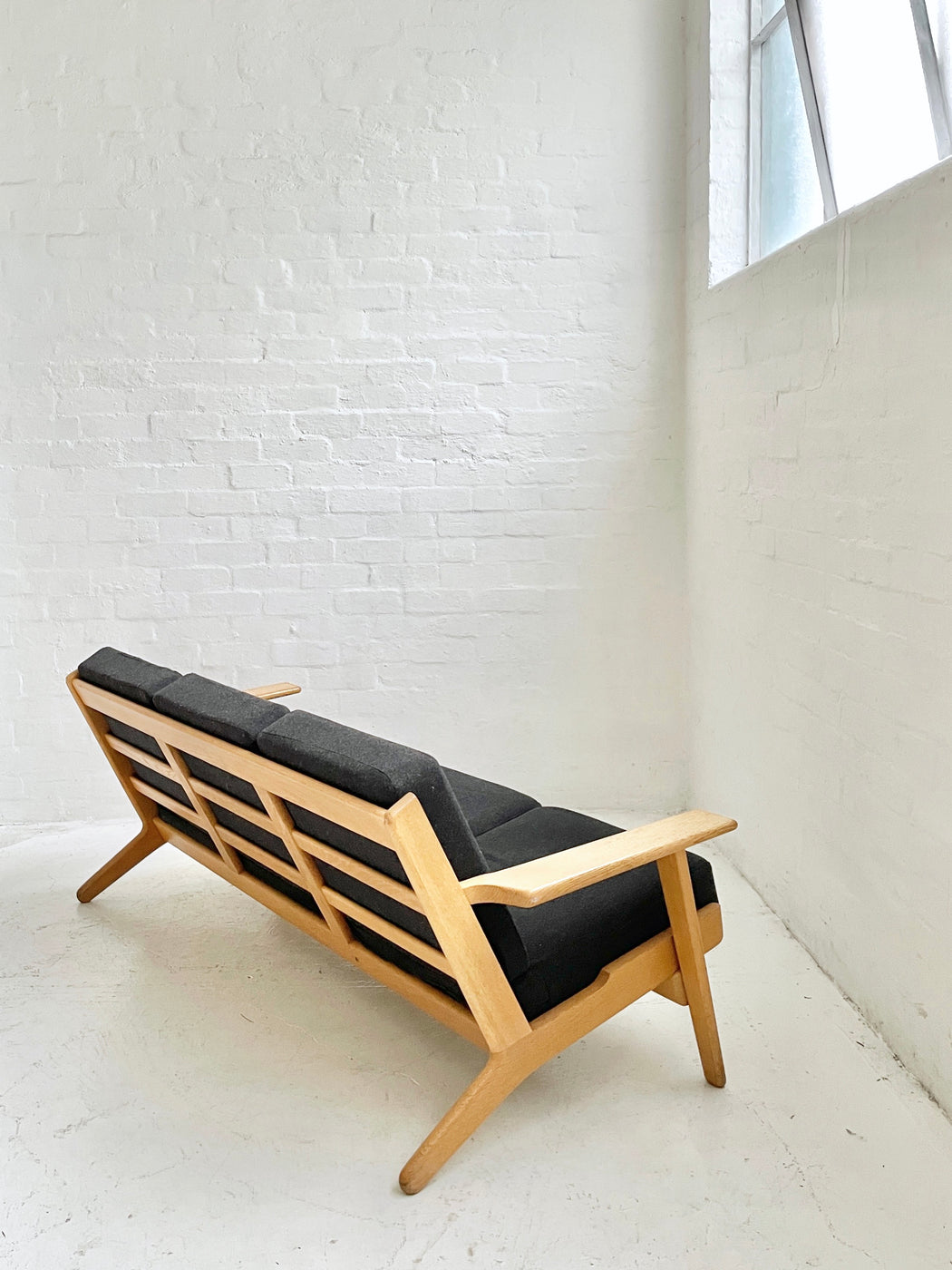 Hans J. Wegner GE290 'Plank' Sofa
