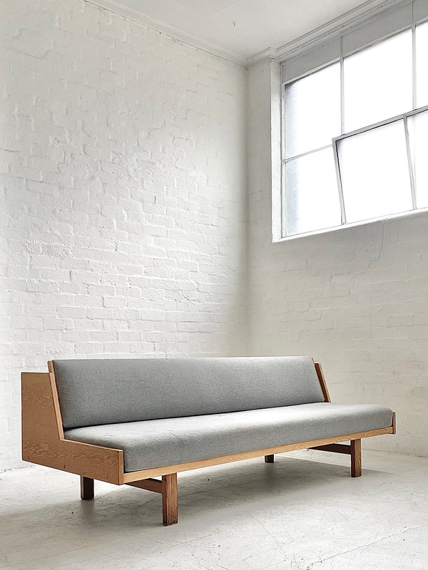 Hans J. Wegner GE258 Daybed