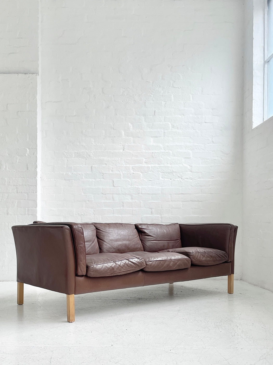 Stouby 'Oslo' Leather Sofa