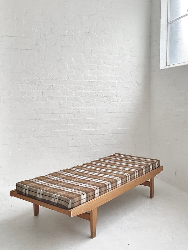 Poul M. Volther Daybed