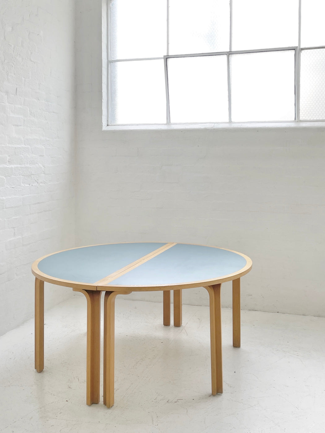 Large Thygesen & Sørensen Table