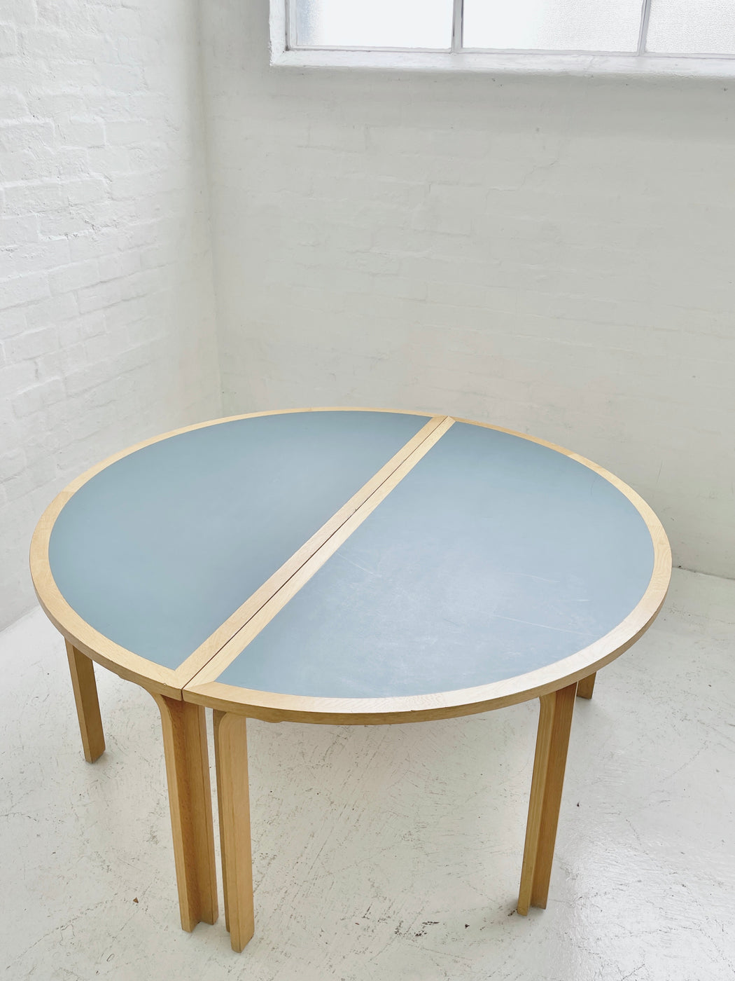 Large Thygesen & Sørensen Table