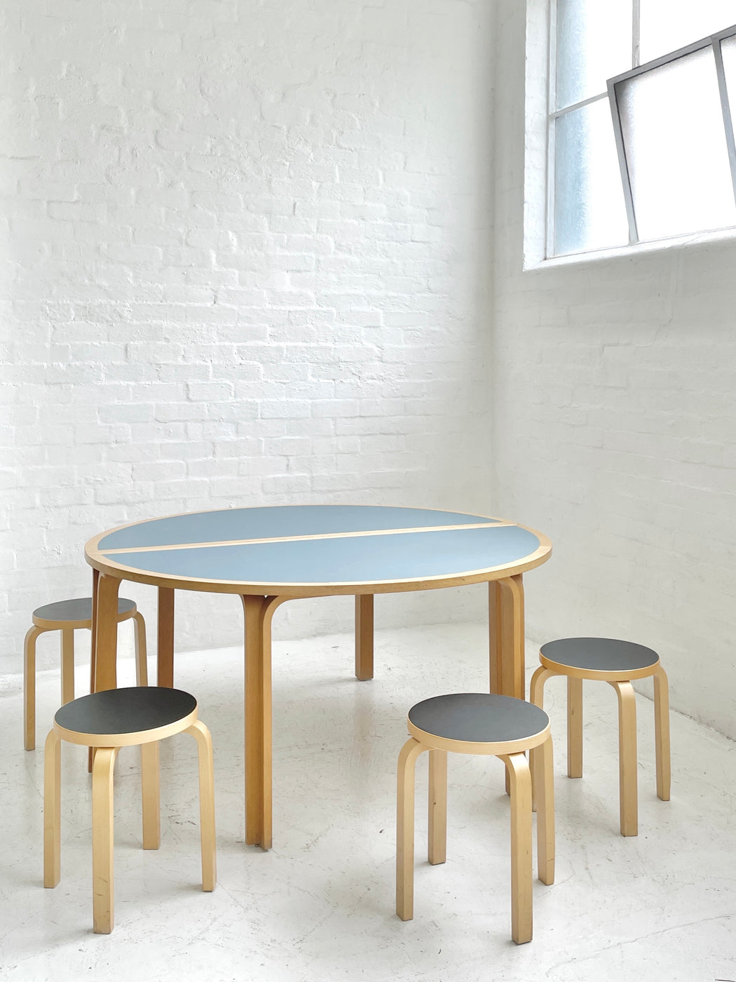 Large Thygesen & Sørensen Table
