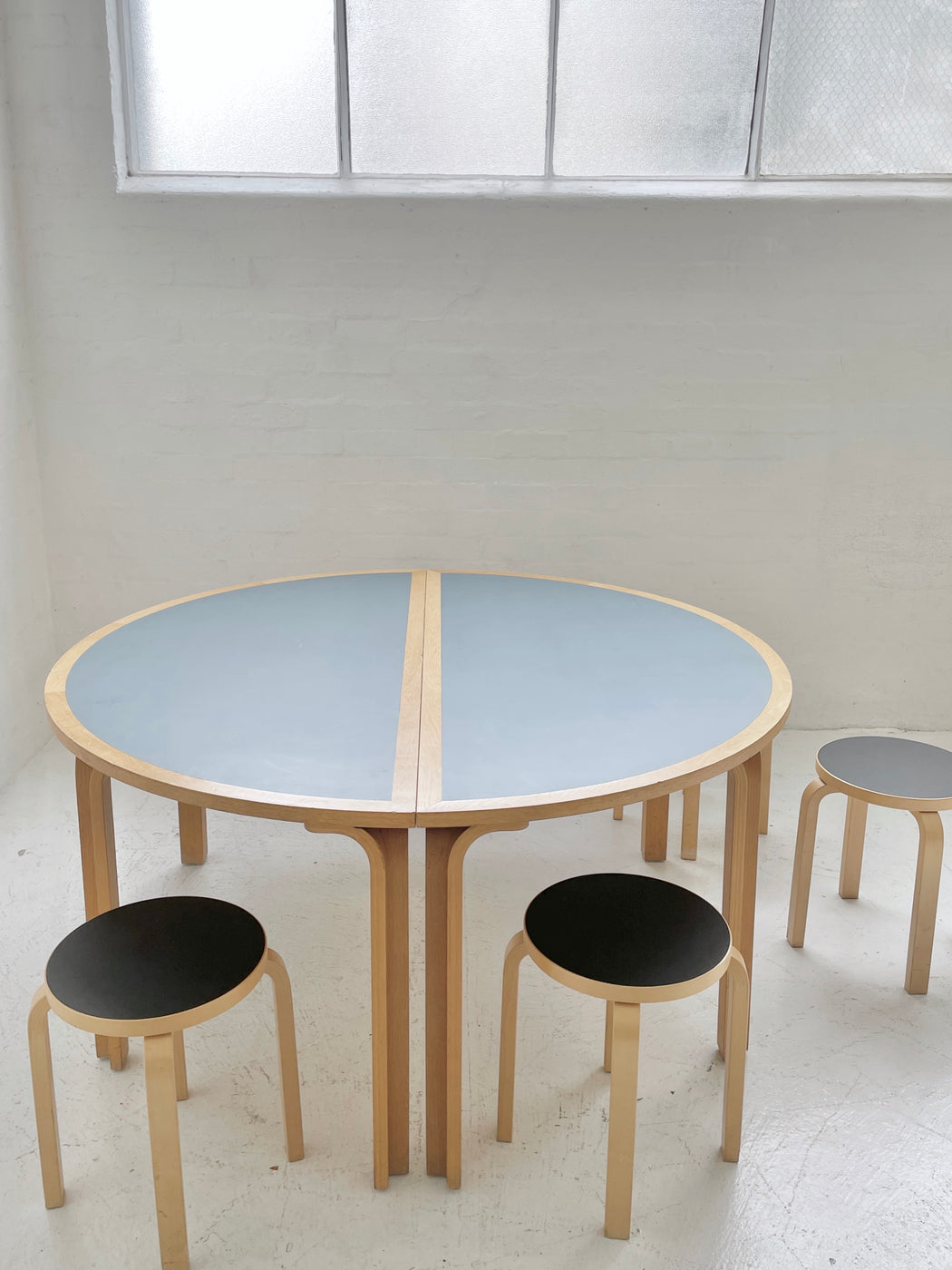 Large Thygesen & Sørensen Table
