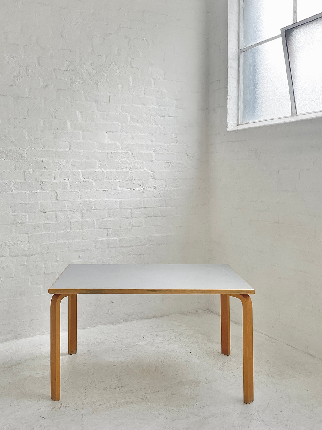 Thygesen & Sørensen Table