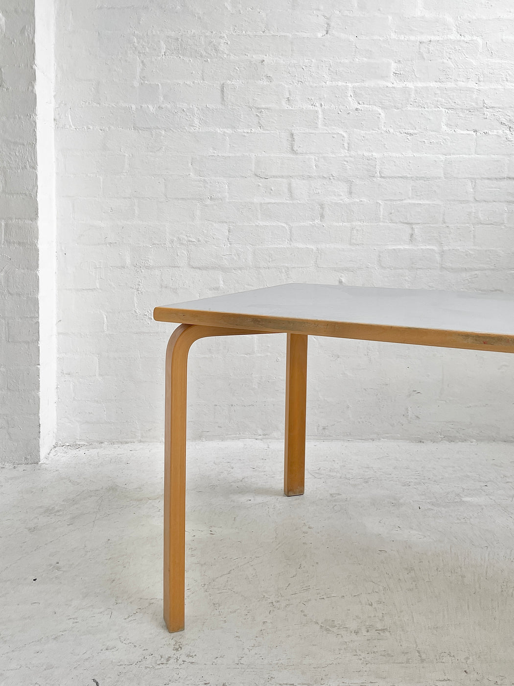 Thygesen & Sørensen Table