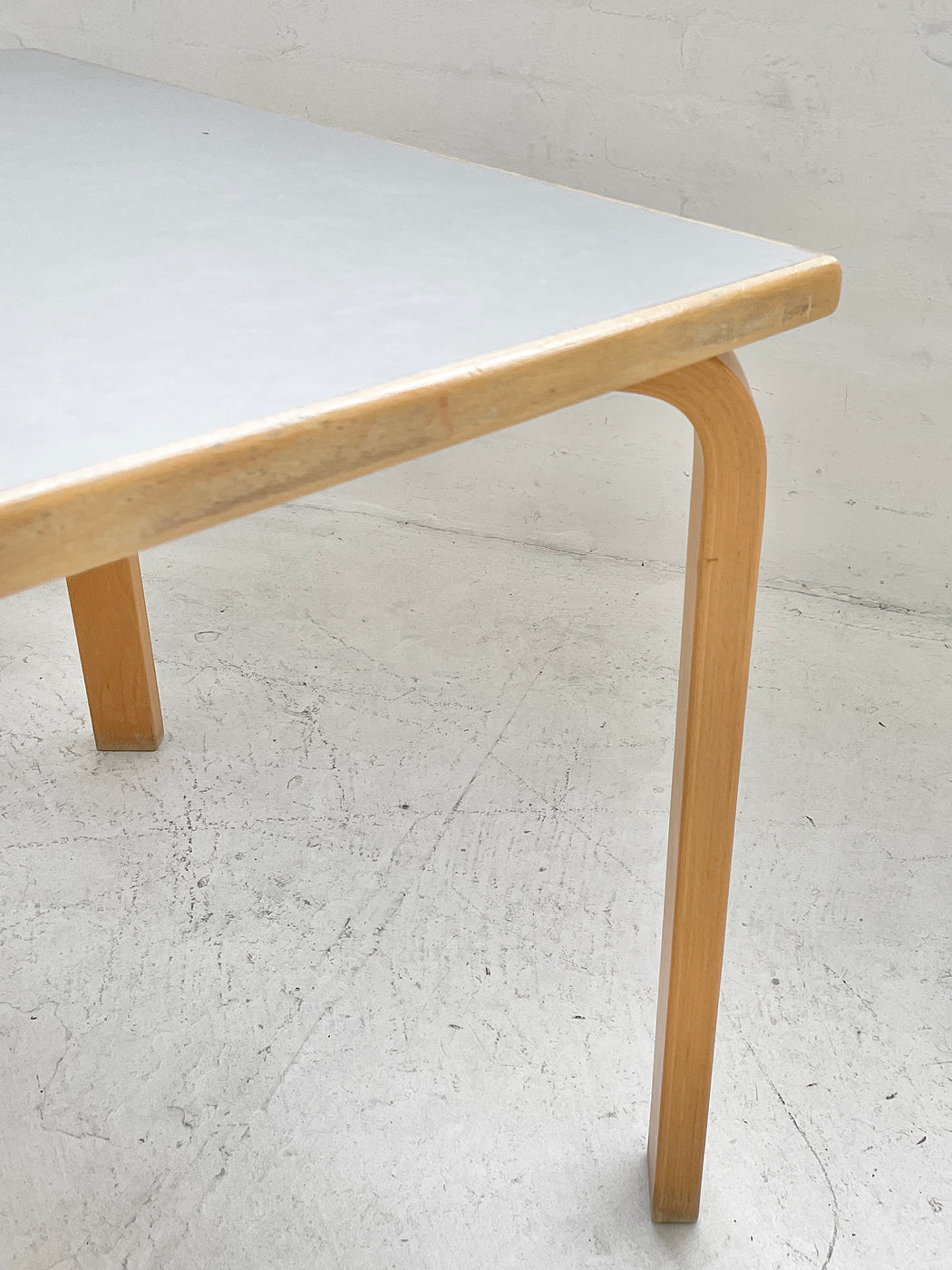 Thygesen & Sørensen Table
