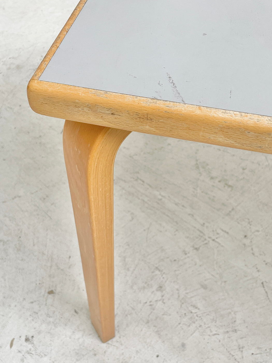 Thygesen & Sørensen Table