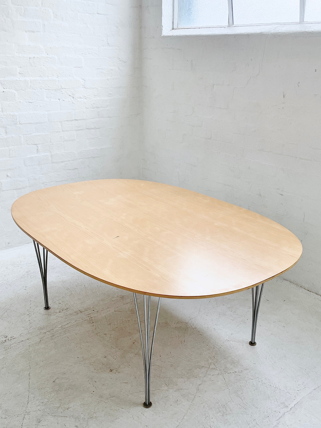 B613 'Superellipse' Dining Table