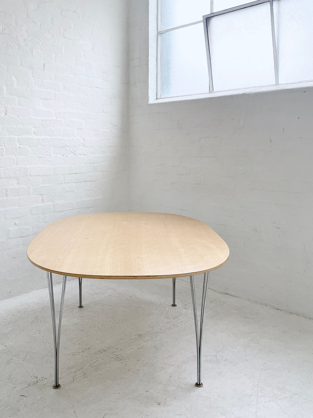 B613 'Superellipse' Dining Table