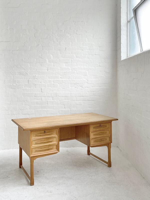 Henning Kjaernulf Oak Desk
