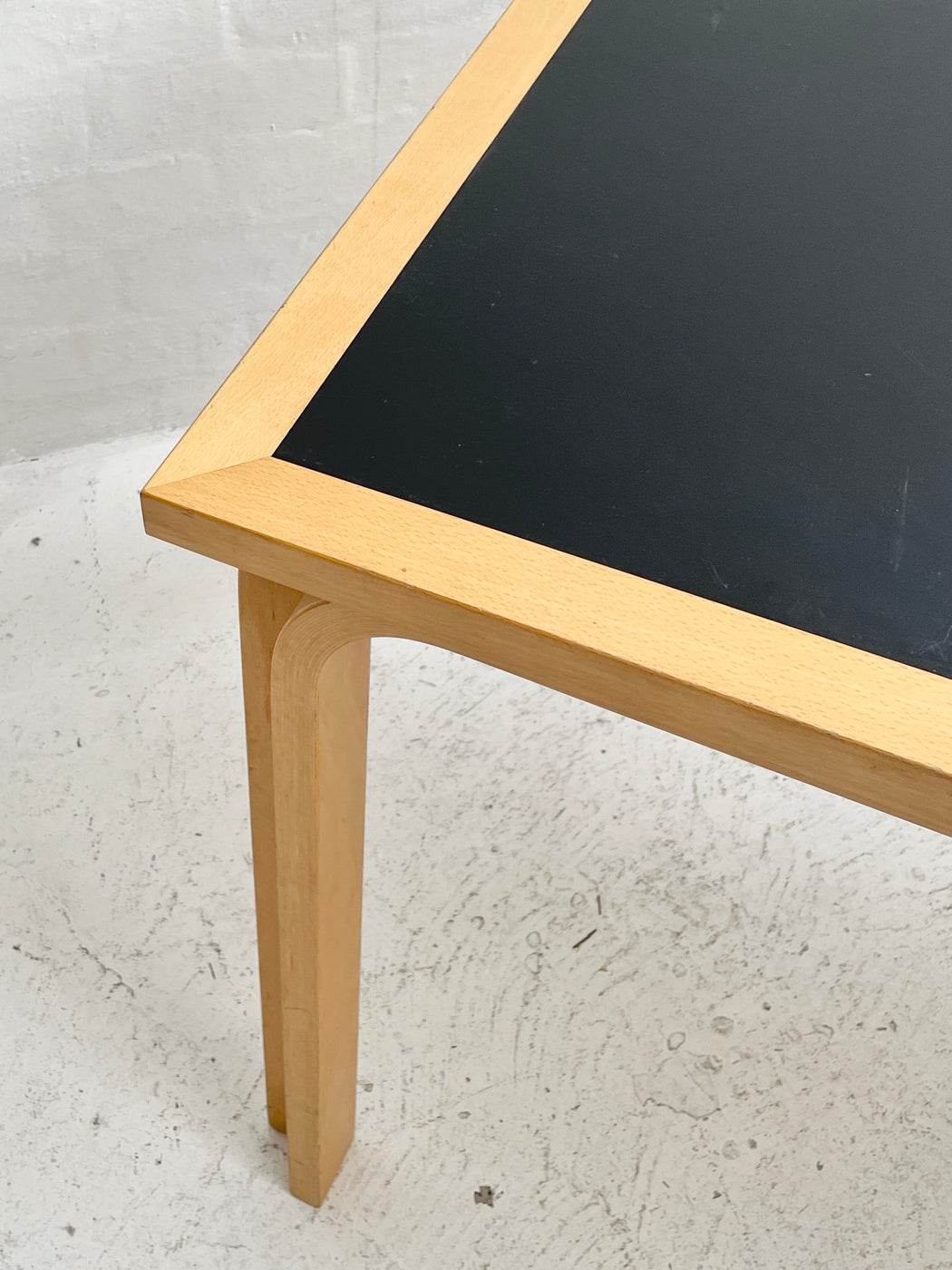 Thygesen & Sørensen Table