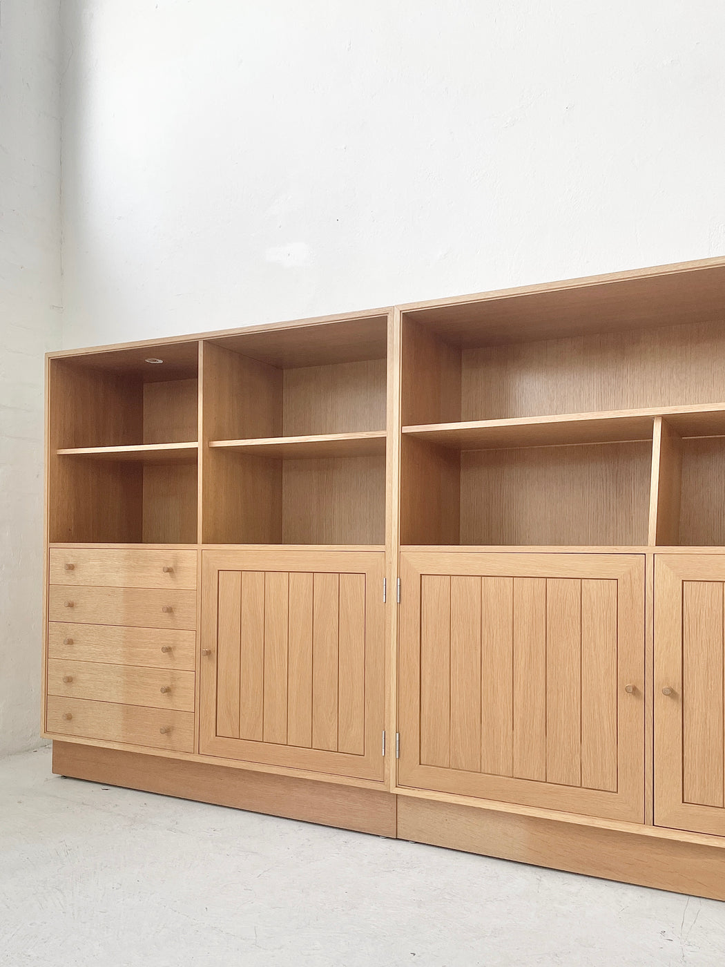 Sorensen & Thygesen Oak Wall System