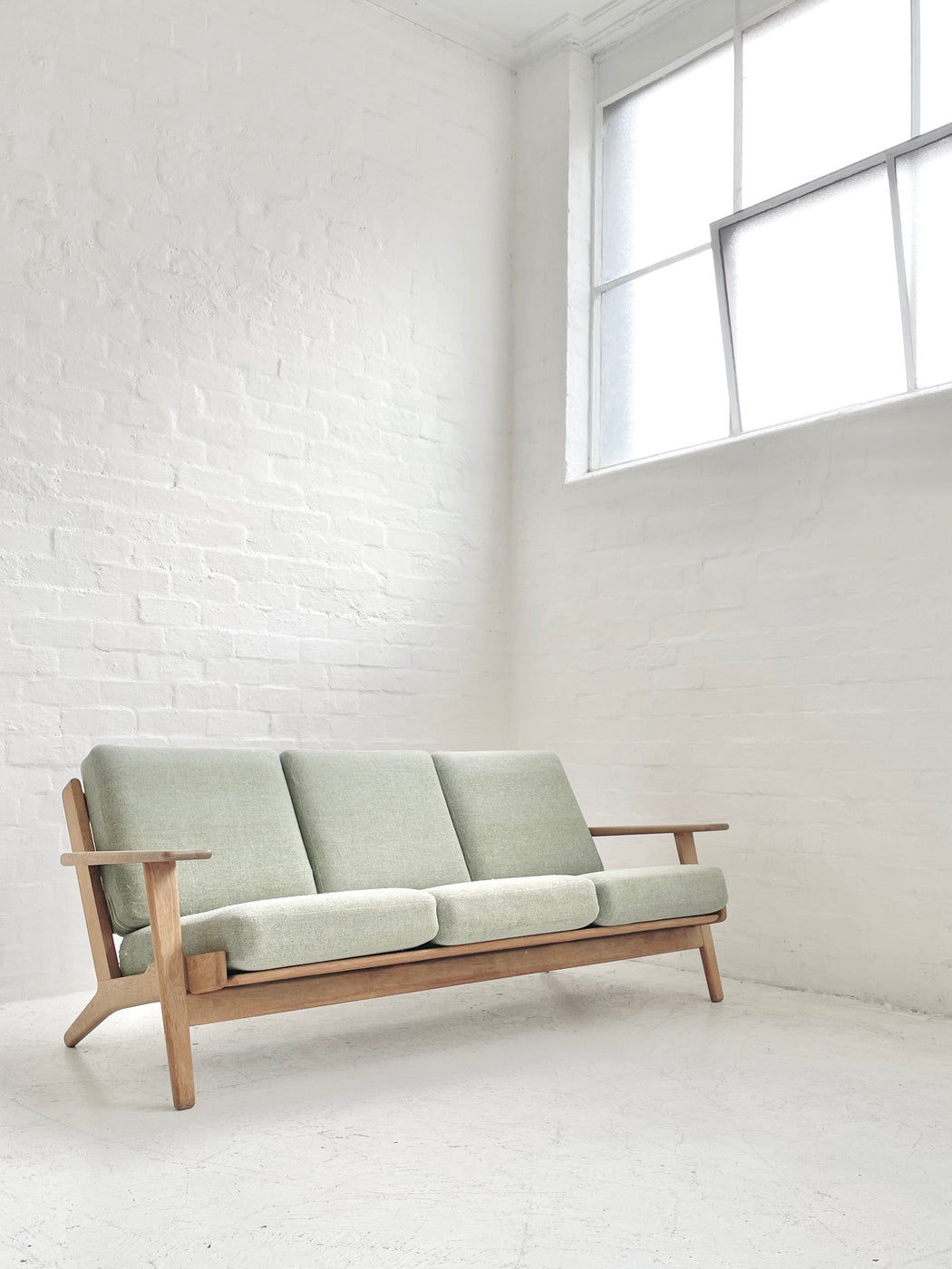Hans J. Wegner GE290 'Plank' Sofa