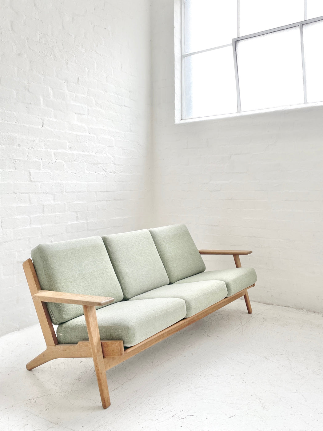 Hans J. Wegner GE290 'Plank' Sofa