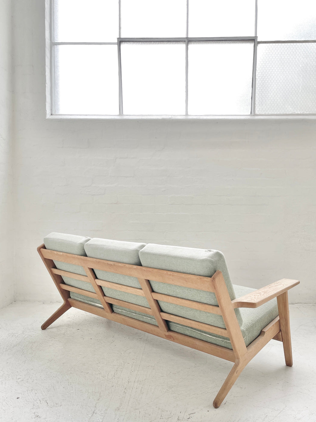 Hans J. Wegner GE290 'Plank' Sofa