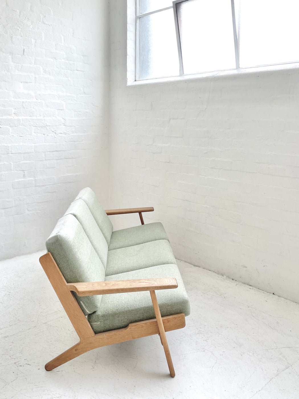 Hans J. Wegner GE290 'Plank' Sofa