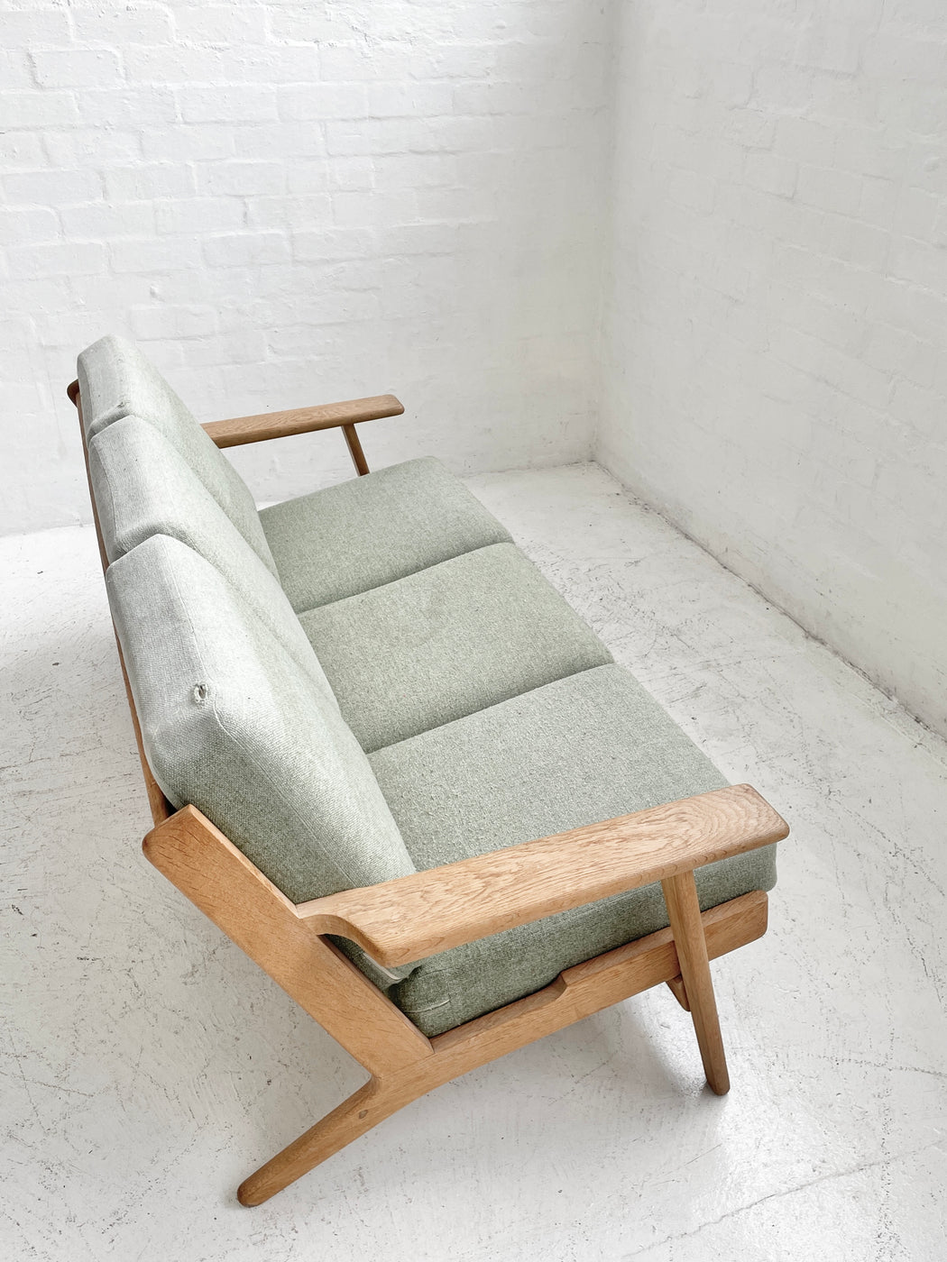 Hans J. Wegner GE290 'Plank' Sofa