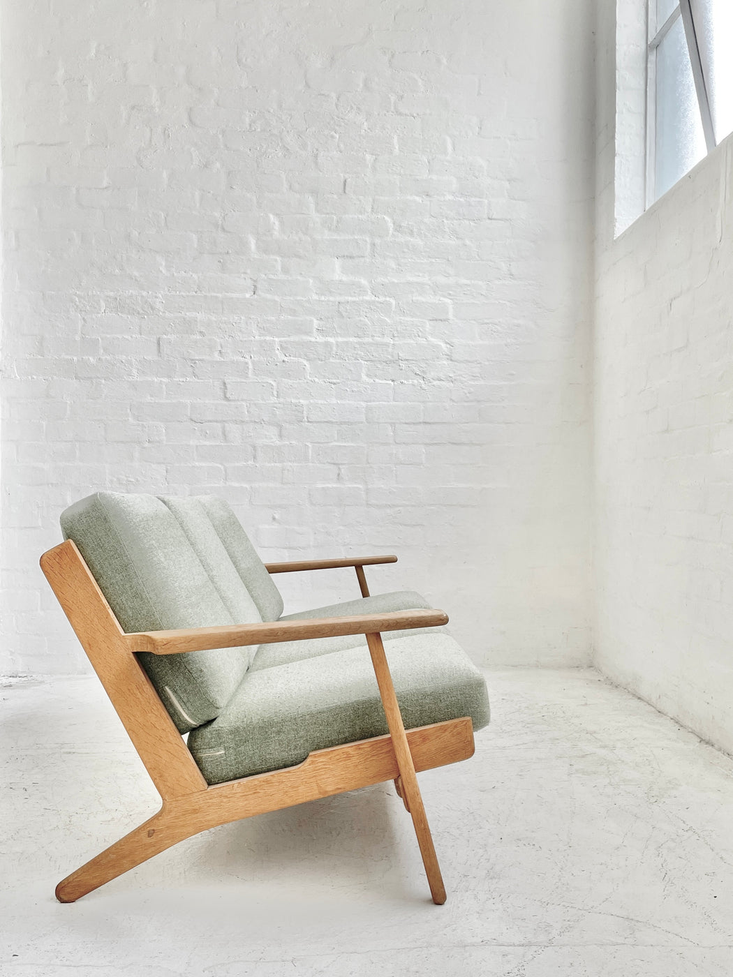Hans J. Wegner GE290 'Plank' Sofa