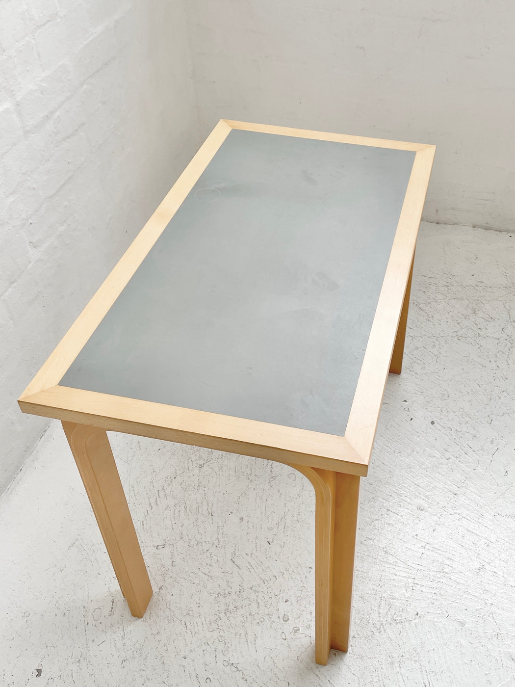 Thygesen & Sørensen Table