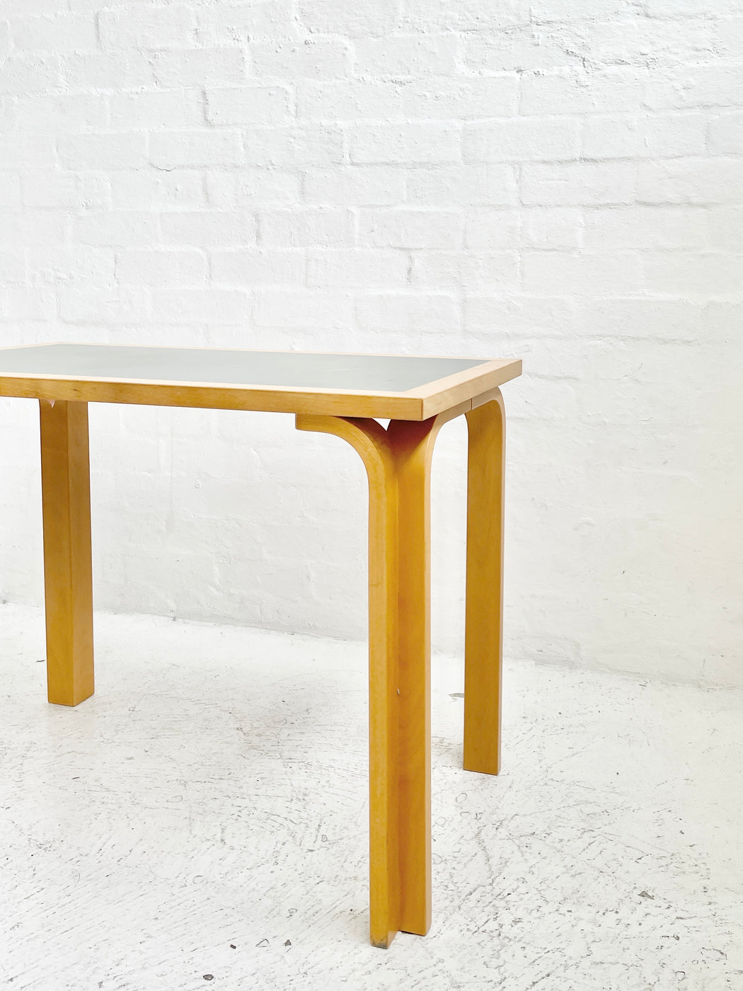 Thygesen & Sørensen Table