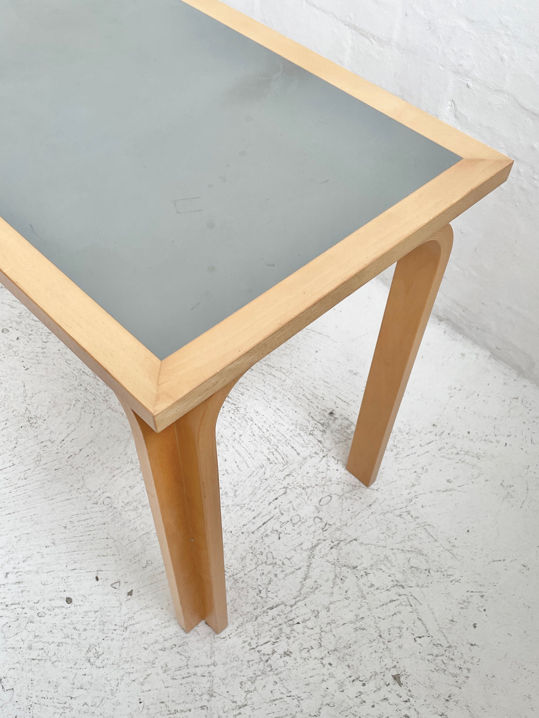 Thygesen & Sørensen Table