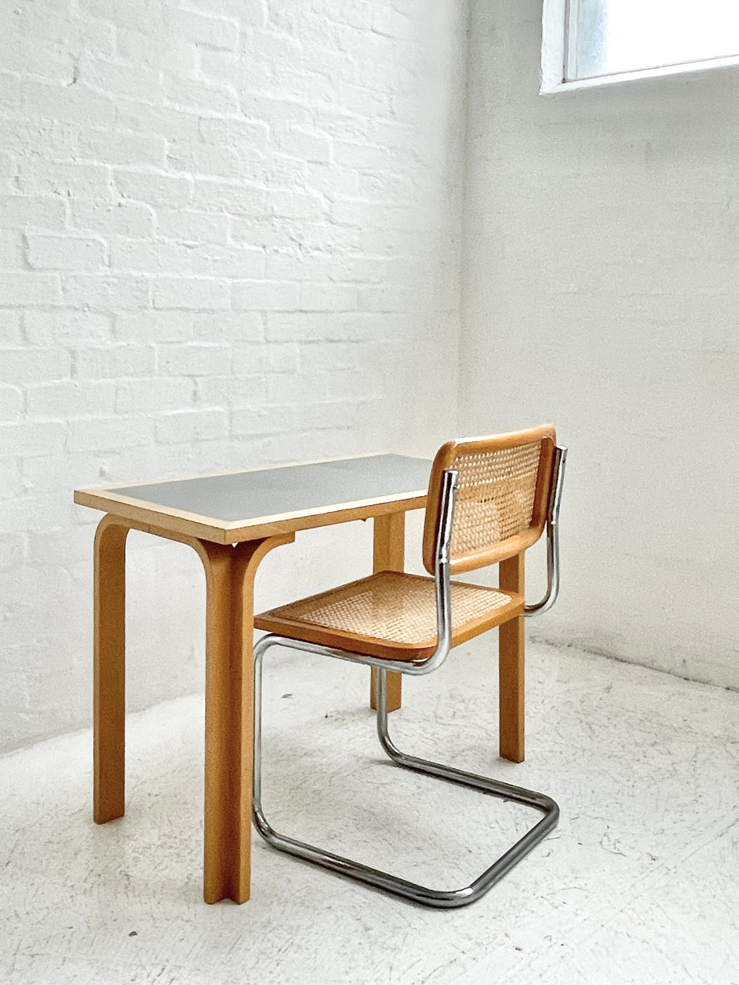 Thygesen & Sørensen Table