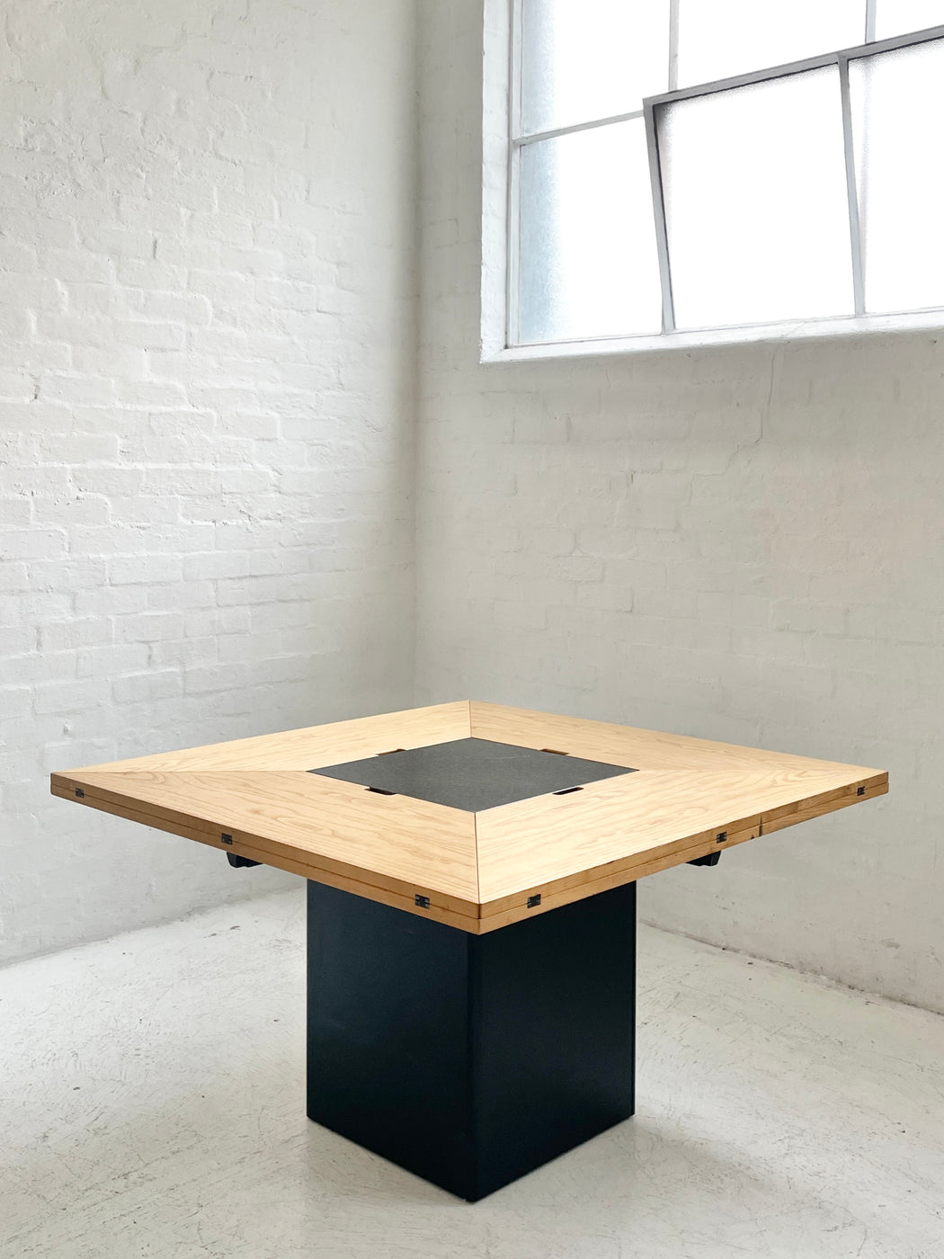 Bob & Dries van den Berghe 'Cirkante' Table