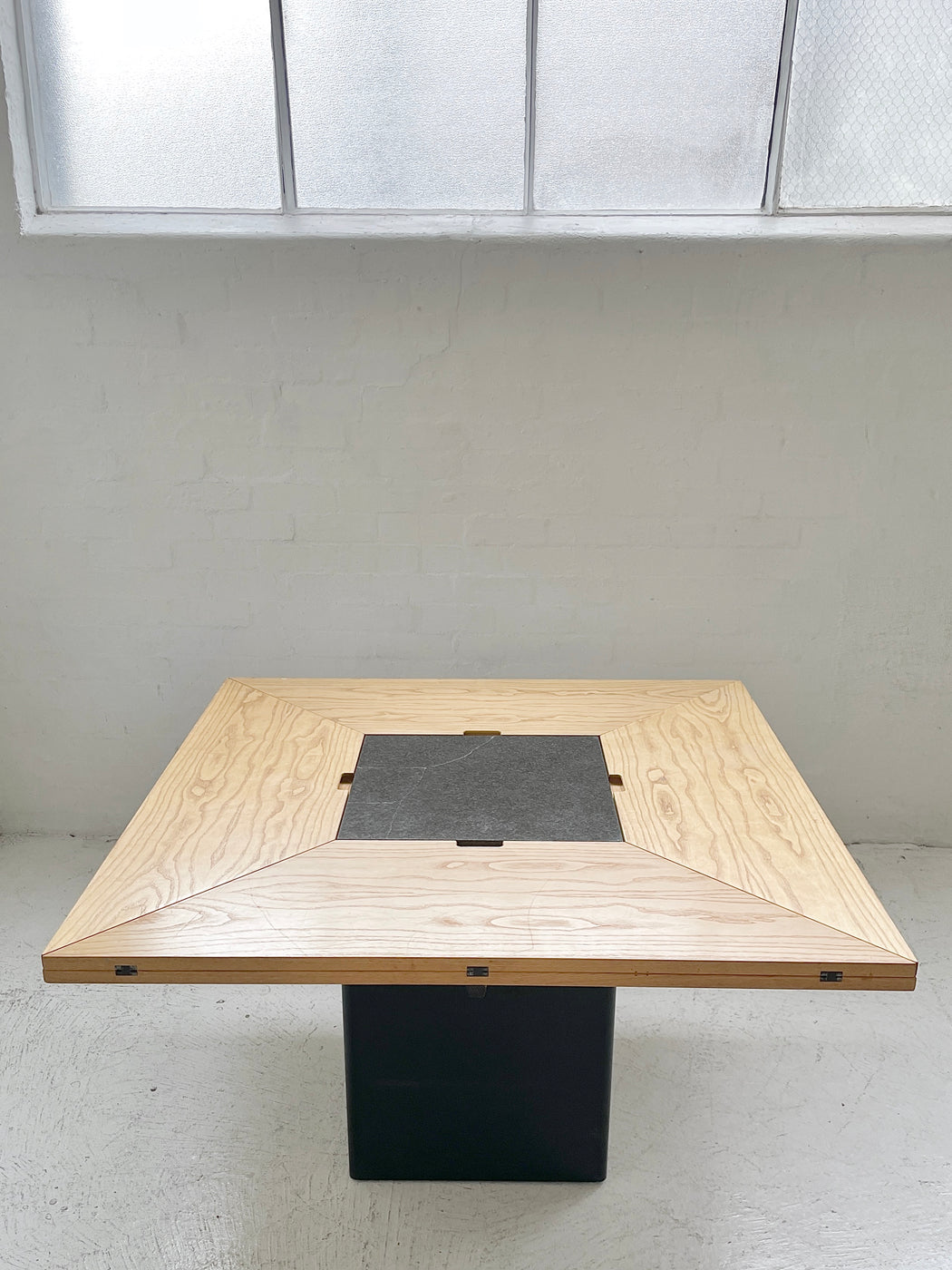 Bob & Dries van den Berghe 'Cirkante' Table